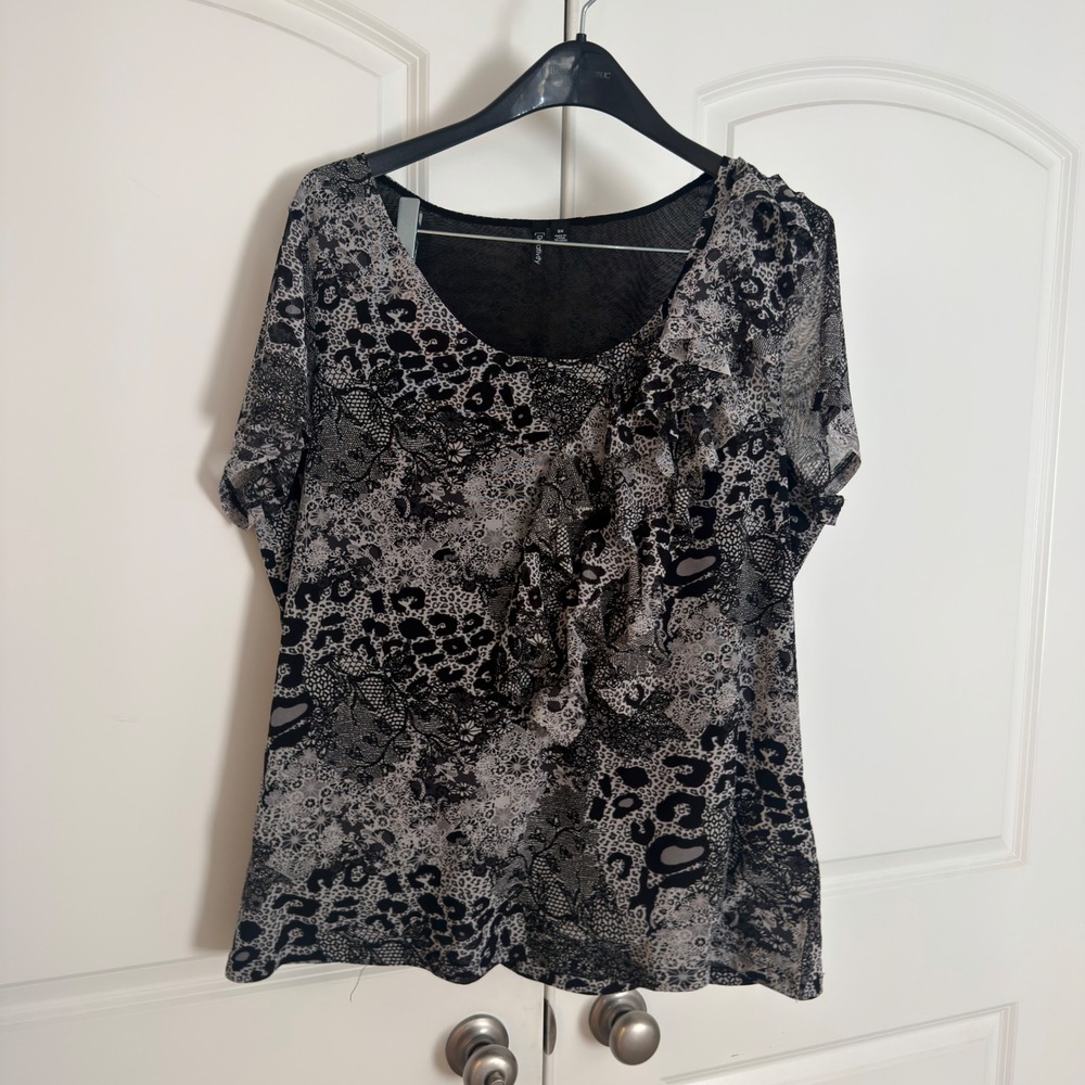 Relativity Womens 3X Black Gray Leopard Lace Ruffle Front Short Sleeve Blouse